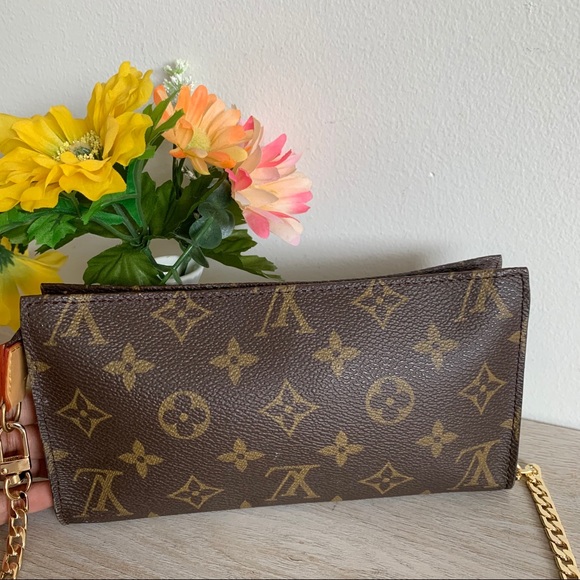 Authentic Louis Vuitton pouch crossbody ❤️ - Picture 6 of 10